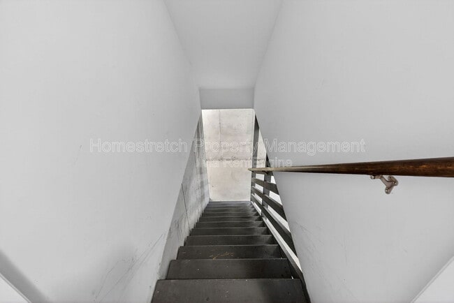 Building Photo - 425 Spring Trce