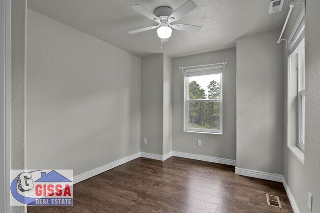 Building Photo - 1043 Longspur Ln