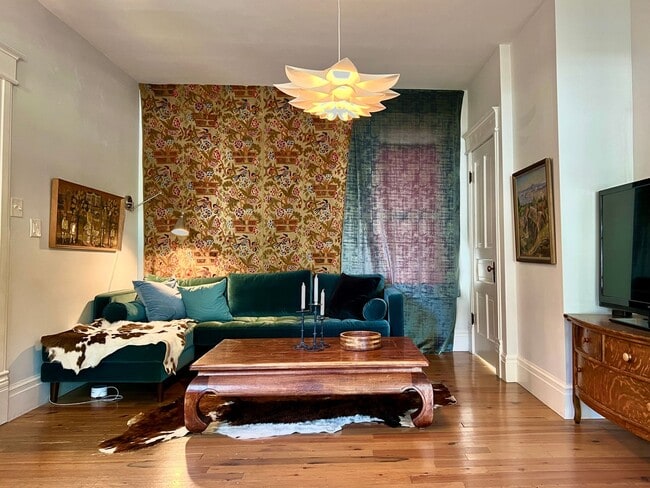 Building Photo - Victorian Gem in the Heart of Downtown – F...