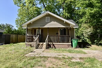 Building Photo - 2426 Dundeen St