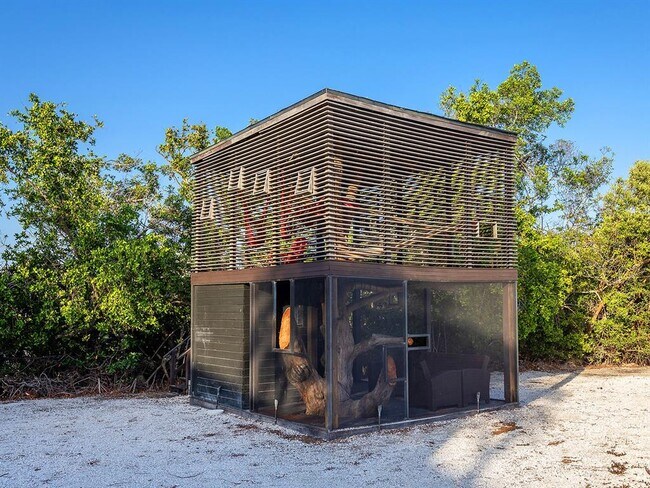 Building Photo - 7647 Sanderling Rd