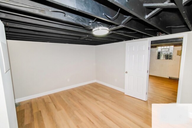 Building Photo - 3 Bedroom Semi-Detached