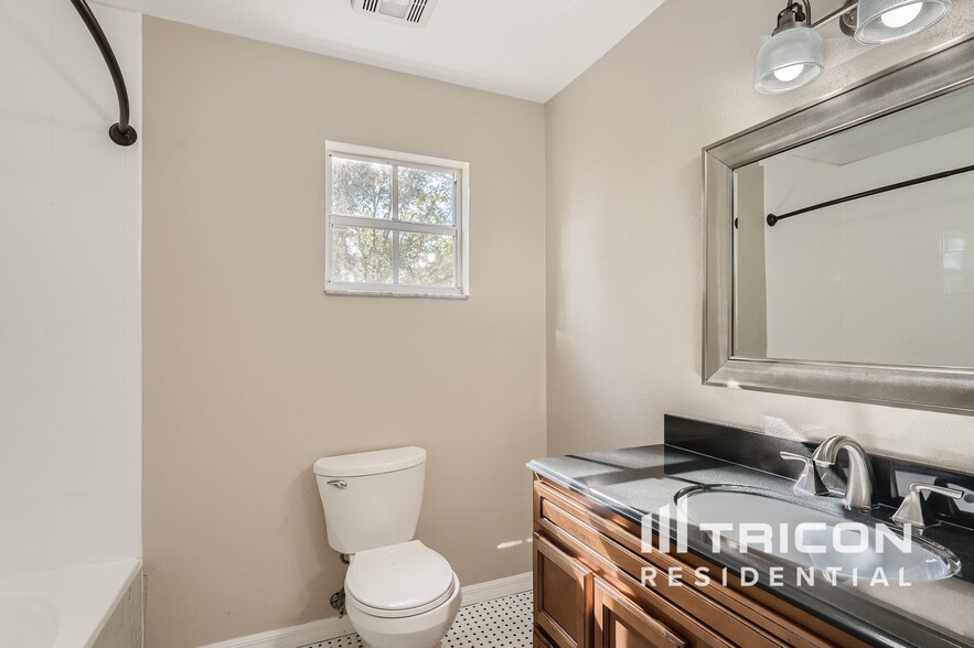 Building Photo - 22127 Rosewall Ct