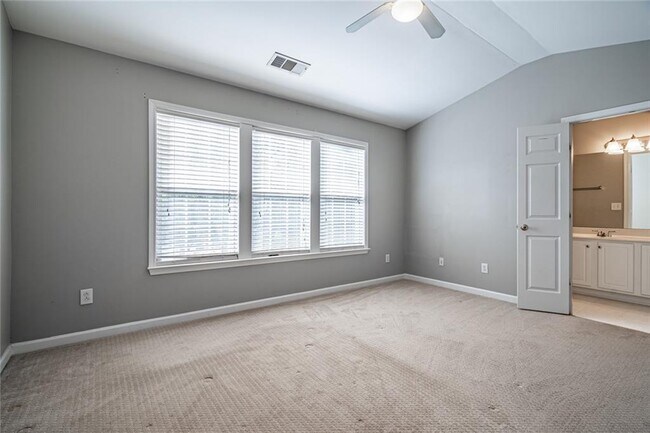 Building Photo - 2302 Towneheights Terrace SE