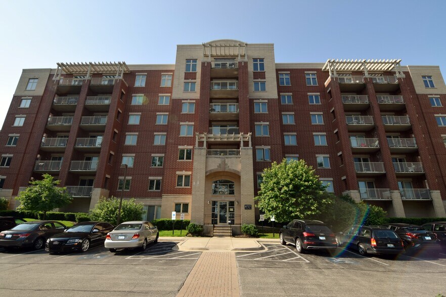 Building Photo - 8727 W Bryn Mawr Ave
