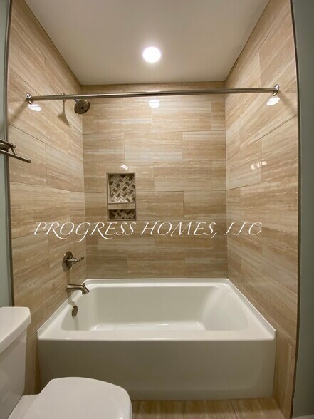 Building Photo - 1003 8th Ave SW