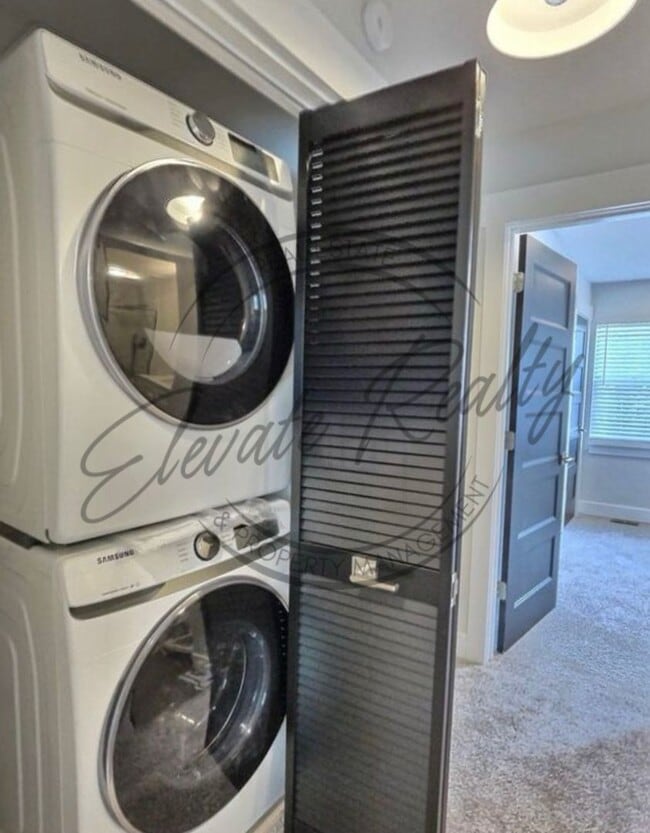 Building Photo - Modern 2-Bedroom Townhome in Clarksville –...