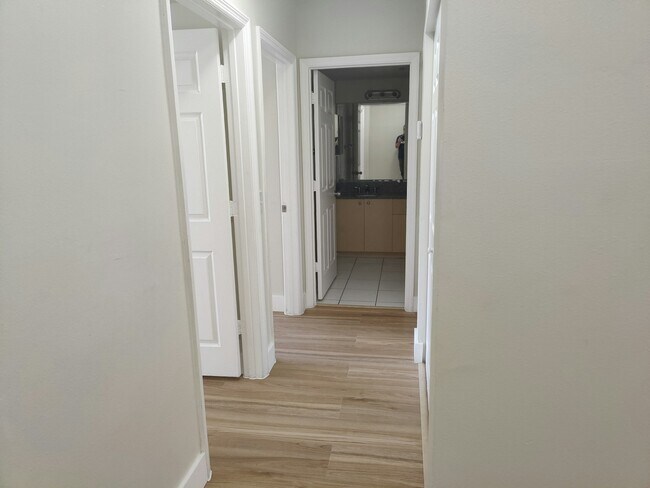 Building Photo - 2474 Centergate Dr