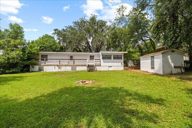 Building Photo - 103 S Chapel Dr