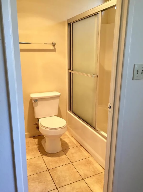 Building Photo - 725 E Providencia Ave