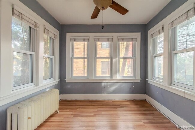 Building Photo - 613 E Lincoln Ave