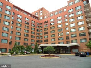 Building Photo - 1011 Arlington Blvd
