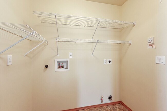 Building Photo - 6907 Desperado Dr SE