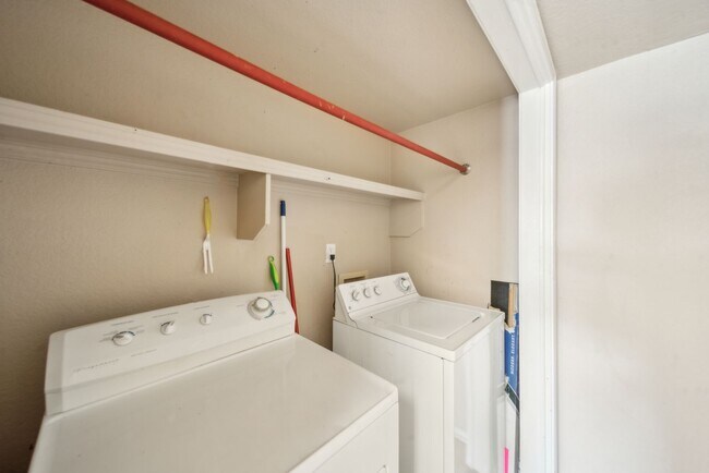 Building Photo - Cozy 2 Bedroom Condo located in the South Tulsa