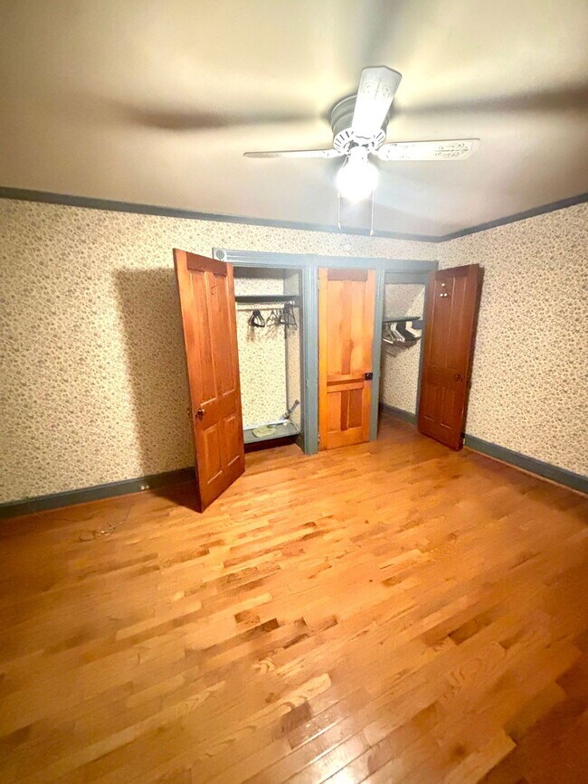 Building Photo - 627 4th St