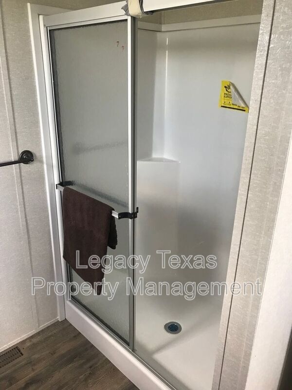 Building Photo - 800 N Old Betsy Rd