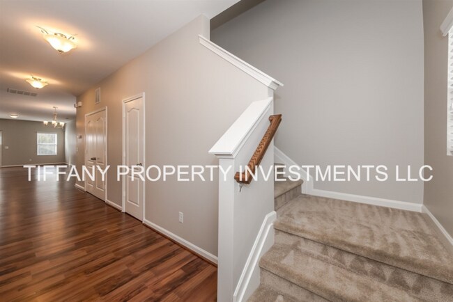 Building Photo - 8219 Romana Red Ln