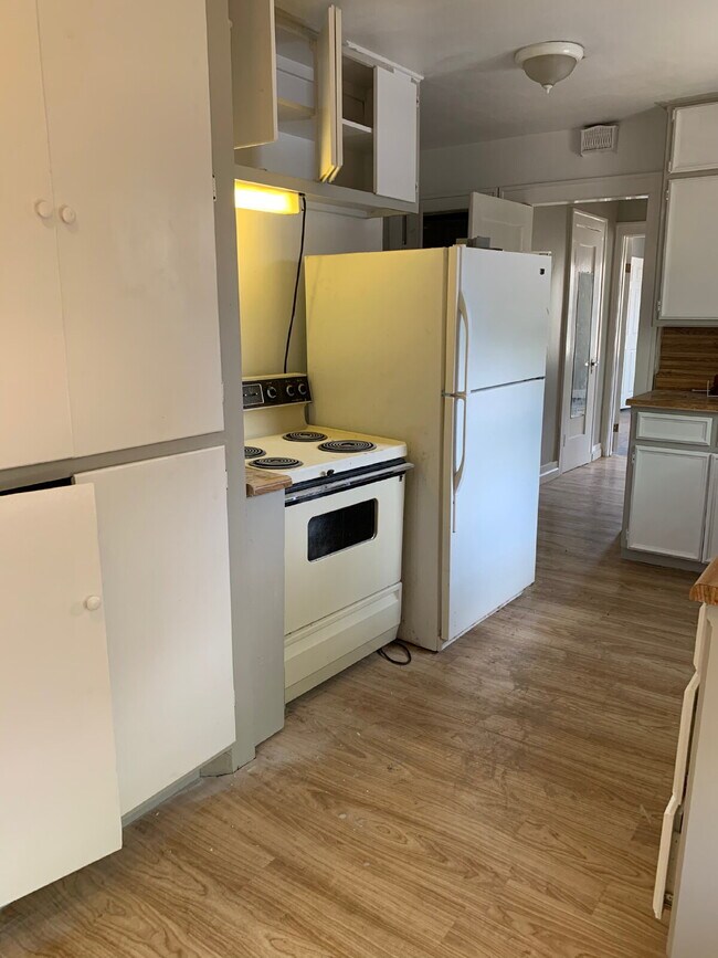 Building Photo - PRE-Leasing!! "Charming" 3-Bed, 2-Bath Home