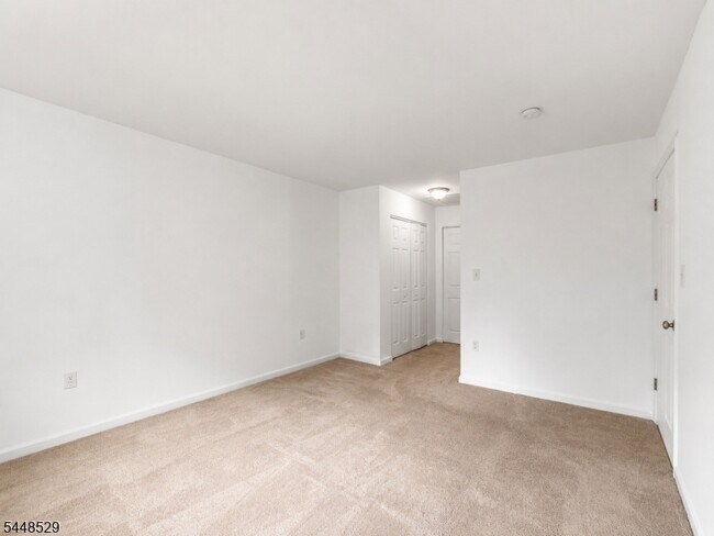 Building Photo - 23 Norwich Pl