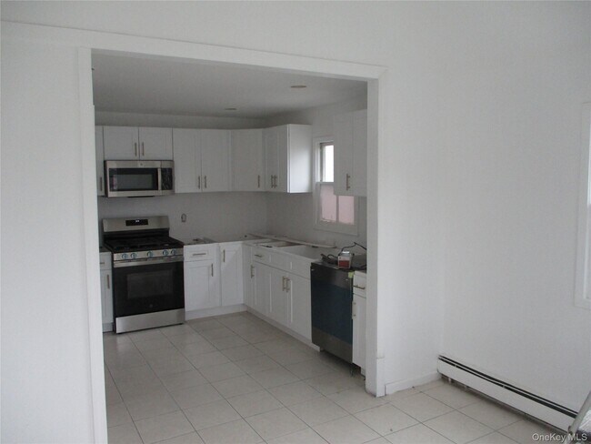 Building Photo - 94 Roger Ave