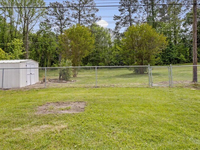 Building Photo - Luxury Remodeled 4 Bedrooms  2 Full Baths