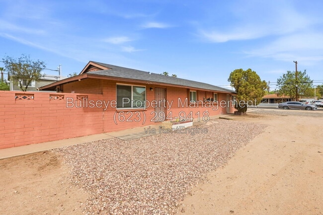 Building Photo - 2245 W Glenrosa Ave
