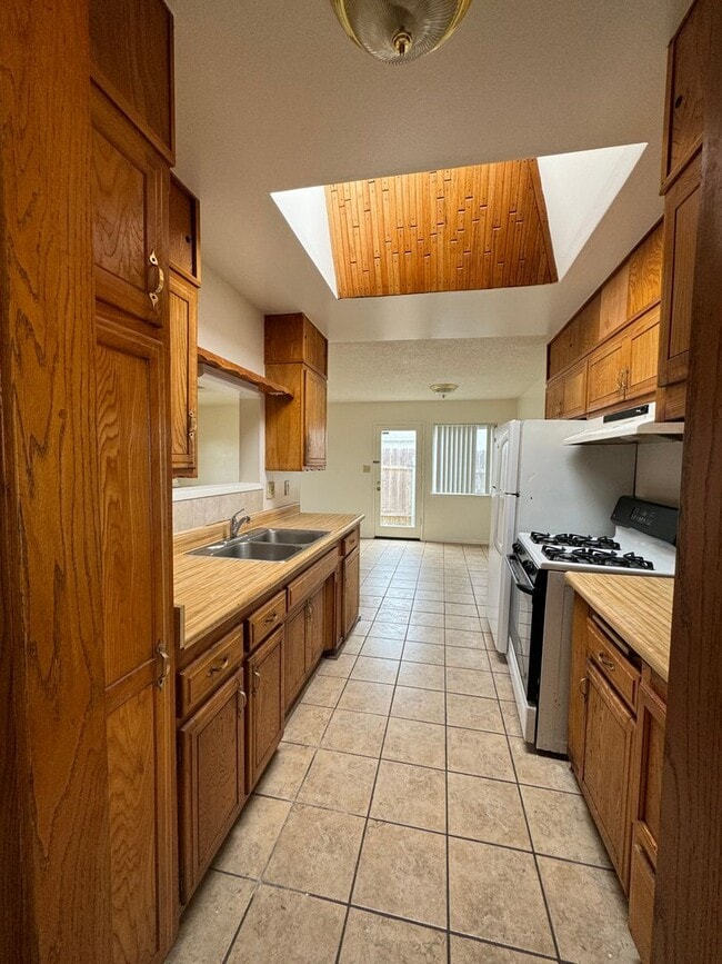 Building Photo - 3 Bedroom House on Tolowa Street