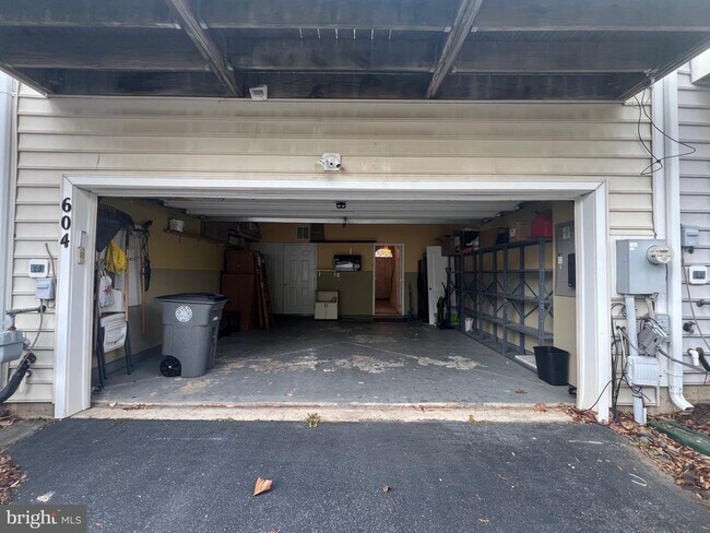 Building Photo - 604 Ridgemont Ave