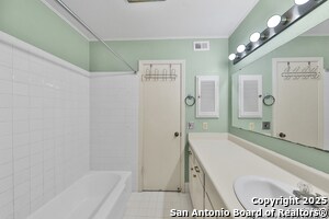 Building Photo - 102 Ruelle