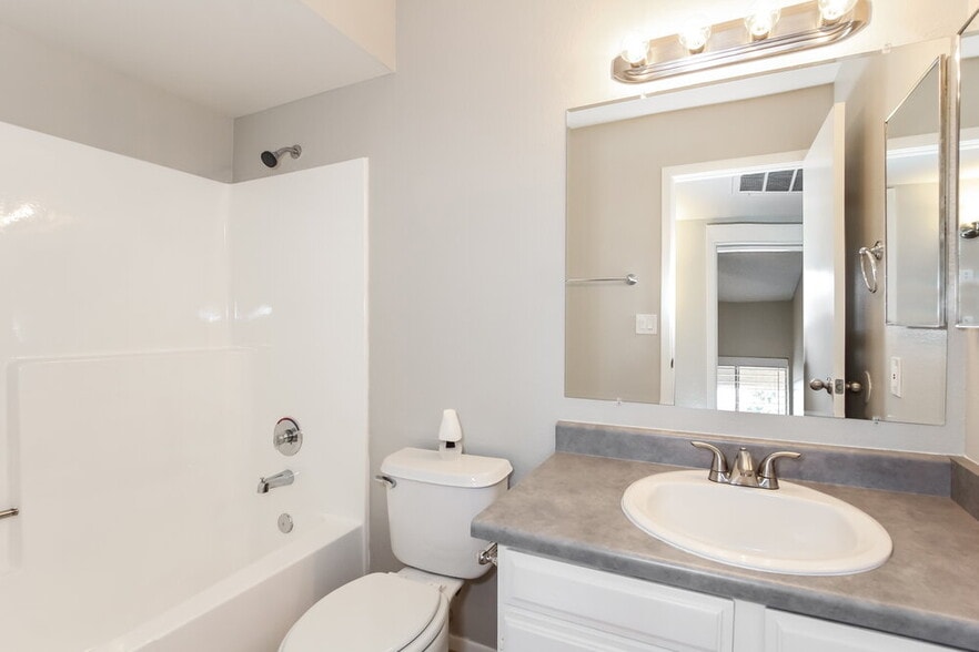 Building Photo - 7102 W Palo Verde Ave