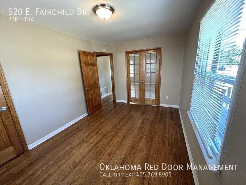 Building Photo - 520 E Fairchild Dr