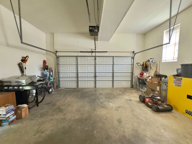 Building Photo - 4585 Village Park Dr E