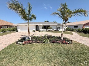 Building Photo - 4760 NW 5th Ln