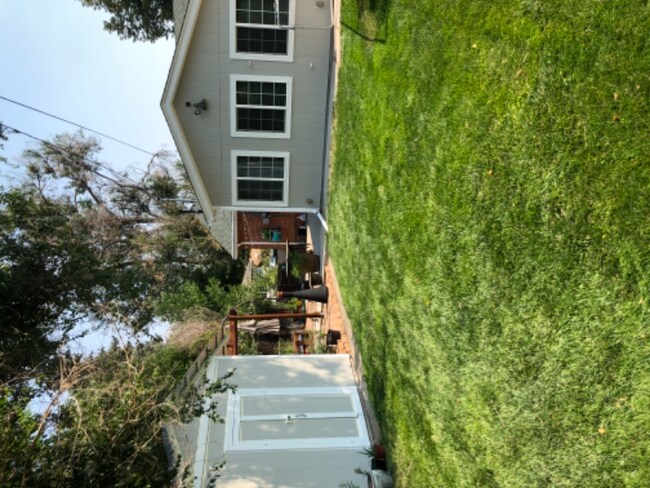 Building Photo - 1067 Ursula St