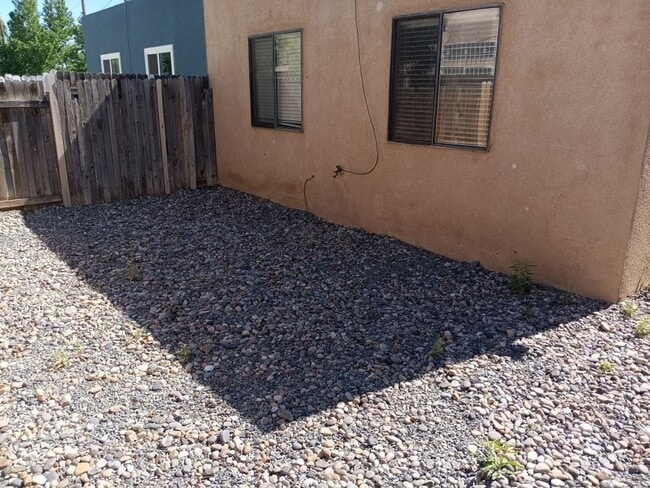 Building Photo - Available Now! 3 Bedroom 2 Bathroom Located in SW ABQ!! Showings Available! Price drop!