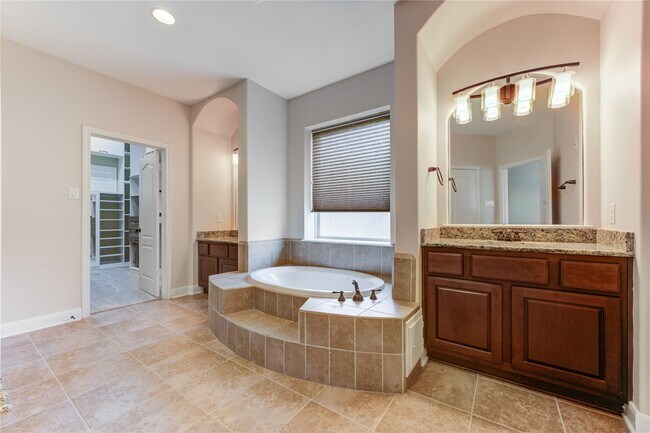 Building Photo - 1335 Altavilla Ln