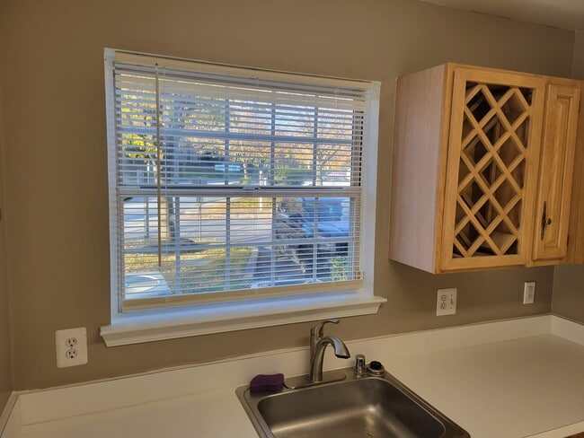 Kitchen - 4411 Silverbrook Ln