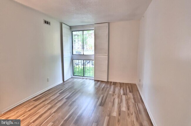 Building Photo - 1580 Moorings Dr