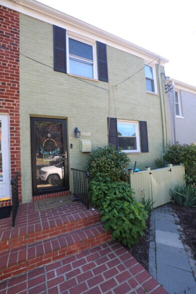 Primary Photo - 209 Guthrie Ave