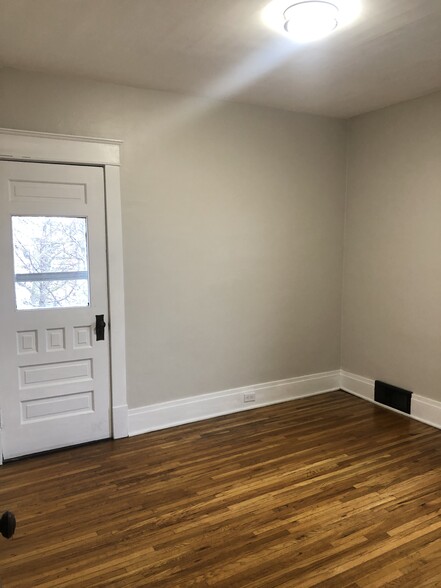 Building Photo - 188 Saranac Ave