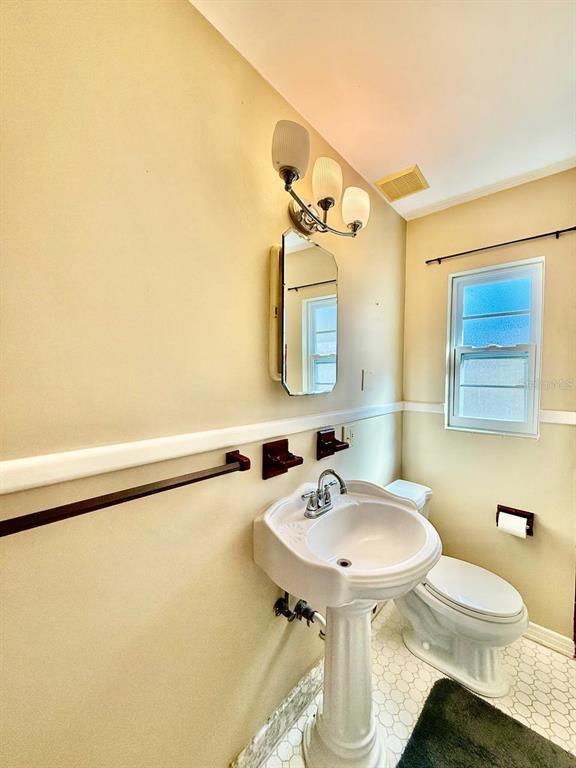 Building Photo - 301 N Washington Ave