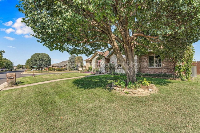 Building Photo - 514 N Ellen St