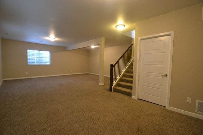 Building Photo - Ranch w/finished Basement with AC and a Gas Stove!