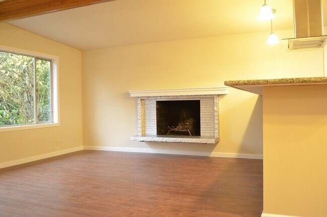 Building Photo - Updated 2-Story home with Day light basement. Big lot w/ RV & Boat parking