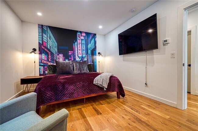 Building Photo - 825 Barnett St NE