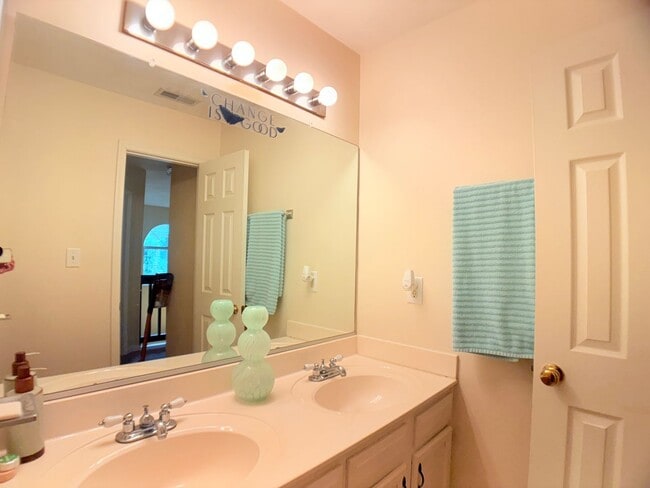 Building Photo - 409 Belmont Cir