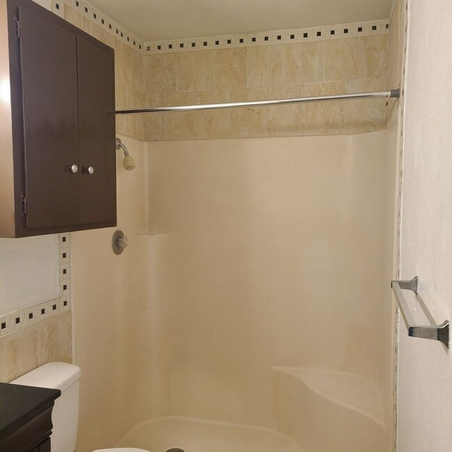 Building Photo - Spacious 2 BR/2.5 bath townhome near the Medical Center w/a fenced in yard!