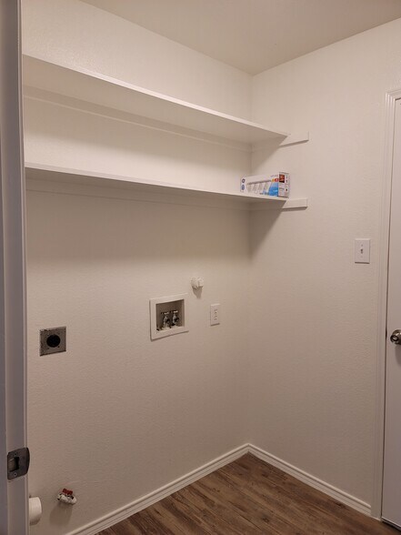 Building Photo - 703 Flagstone Way