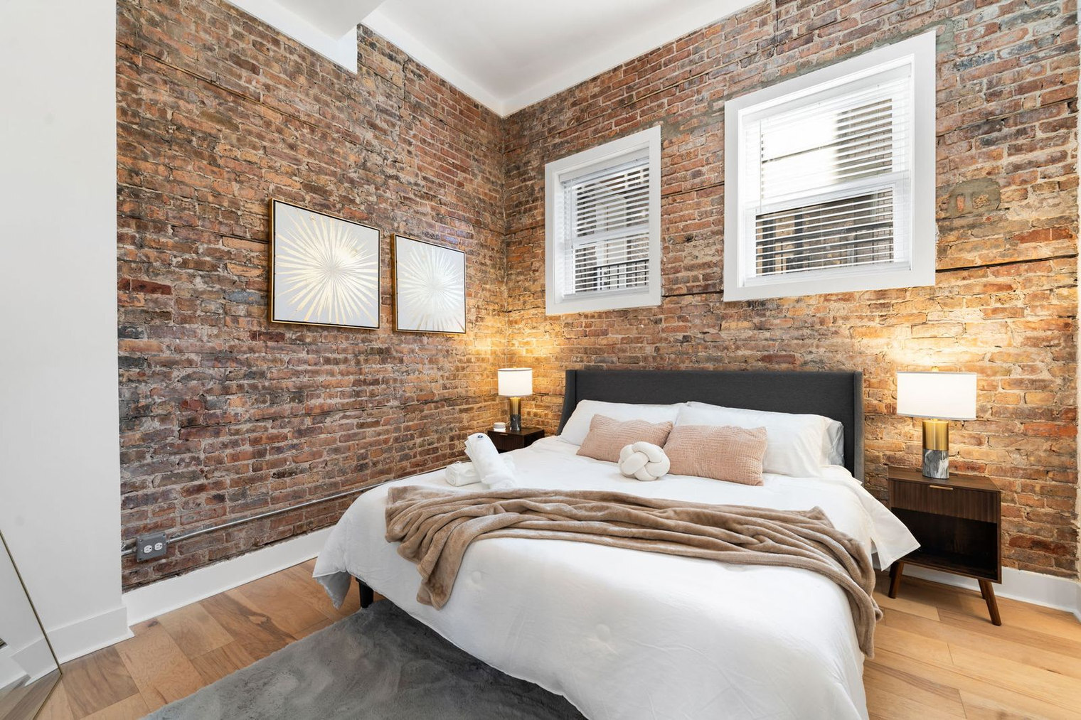 Building Photo - 1941 W Augusta Blvd