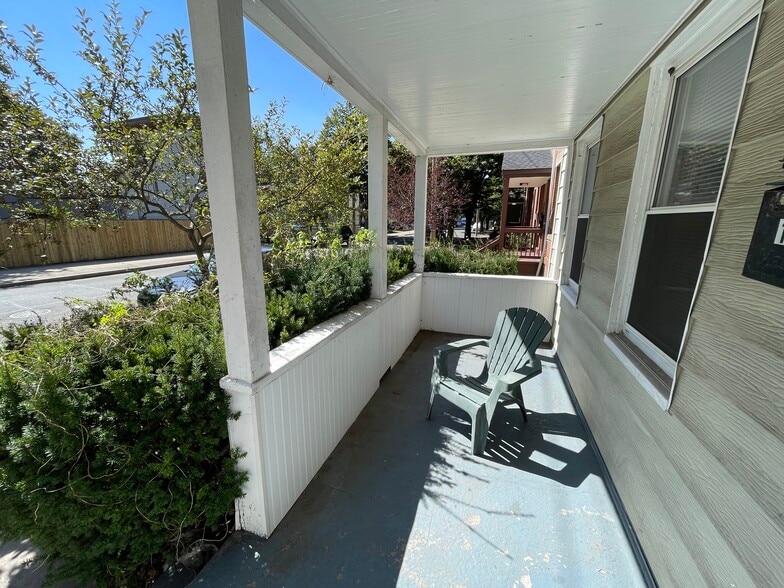 Building Photo - 35 William St